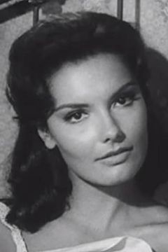 Suzanne Lloyd interpreta Lucinda