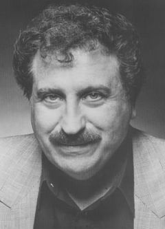 Mario D'Elia interpreta Petey's Dad