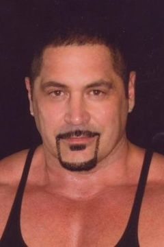 Dario Delacio interpreta Strong Man (as Dario Delaco)