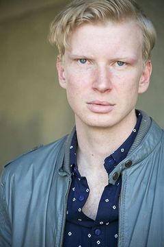 Daniel William Jordan interpreta Mercer Seeker