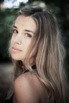 Sara Verhagen interpreta Mary Gallagher