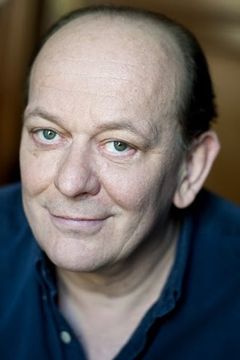 Stéphan Wojtowicz interpreta Commissaire Alain Etcheverry