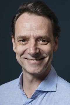 Peter Seaton-Clark interpreta Auctioneer