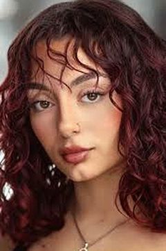 Lara Duru interpreta Meyers Twin 1