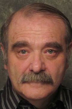 Igor Ovadis interpreta Russian Bookstore Owner