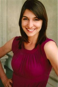 Leanne Cochran interpreta Lila