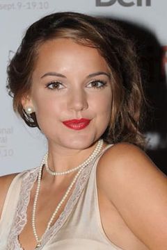 Laura-Leigh interpreta Nikki Shannon