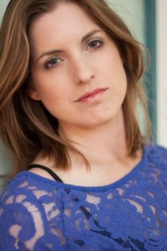 Ashley Nicole Hudson interpreta Frightened Woman