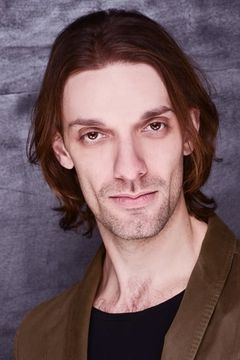 Adam Bogen interpreta Vampire Mercenary (uncredited)
