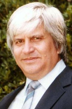 Ed Parker interpreta Mr. Chong (uncredited)