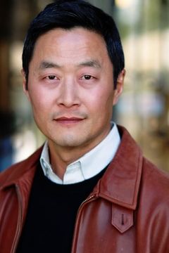 Steve Park interpreta Assistant to Salazar