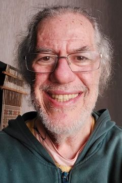 Roberto Borenstein interpreta Luis
