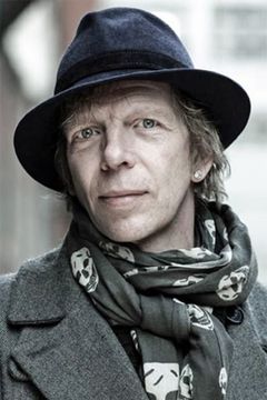 David Hoyle interpreta Freddi