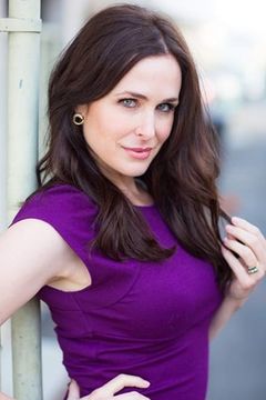 Danielle Bisutti interpreta Parker Crane's Mother