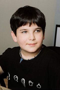 Spencer Fox interpreta Mudbud (voice)