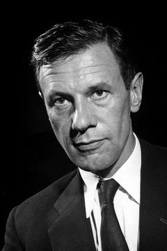 James Donald interpreta Maj. Clipton