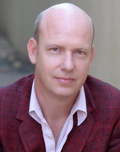 Terry Ray interpreta Saskatoon Press Photographer (uncredited)