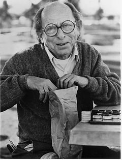 Alvin Hammer interpreta Glazier (Uncredited)