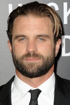 Milo Gibson interpreta Lucky Ford