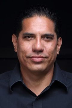 Richard Esteras interpreta Pimp