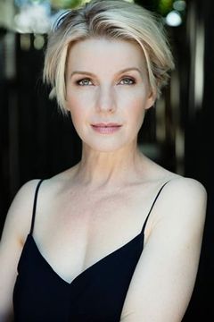 Jacqueline McKenzie interpreta Eliza