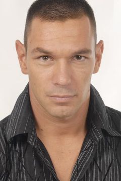 Yan Dron interpreta Teddy's Guy