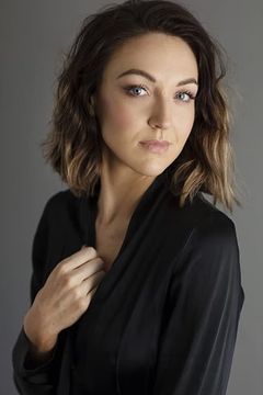 Holly Shervey interpreta Linda