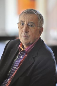 Brent Musburger interpreta Brent Mustangburger (voice)