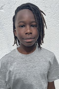 Idris Magit-Baldé interpreta Lionel (8 ans)