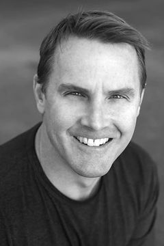 Brett Praed interpreta Concepcion Co-Pilot