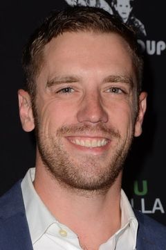 Bret Harrison interpreta Scottie Smith