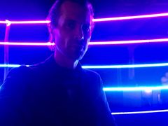 Jordan Lawson interpreta Prisoner (uncredited)