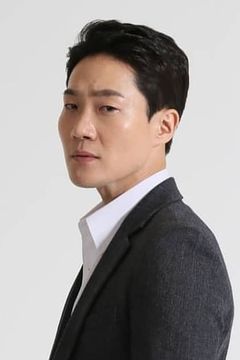 Kang Jun-Seok interpreta Detective