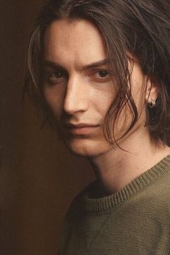 Kane Ritchotte interpreta Benjy Fleming