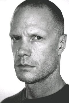 Brian Steele interpreta Creature Performer