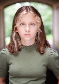 Alice Sophie Malyukova interpreta Girl at Marina