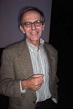 Robert Russell interpreta Gerald