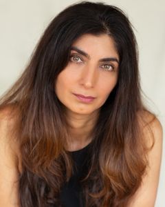 Meera Ganatra interpreta Noor