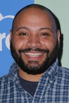 Colton Dunn interpreta Rudy