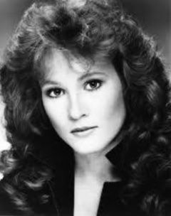 Liane Langland interpreta Gina Markham
