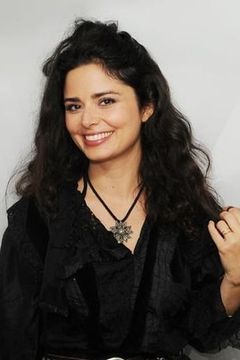 Shirel interpreta Yael