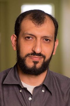 Basel Daoud interpreta Hassan