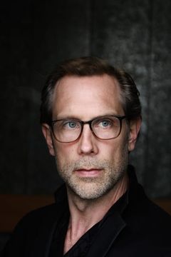 Alexander Wüst interpreta Oskar