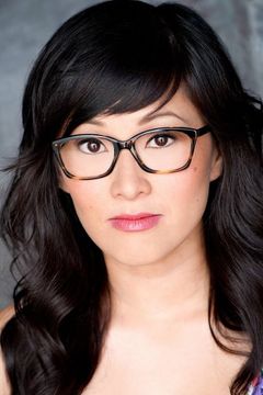 Teresa Michelle Lee interpreta Pillow Fight Sorority Girl