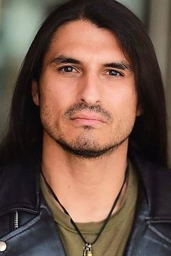 Eli Santana interpreta AA Member