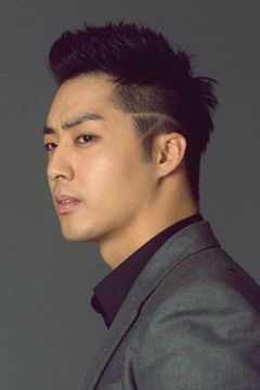 Ji Min interpreta Escorting Soldier