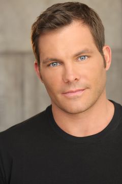 Shane Land interpreta Agent Davis