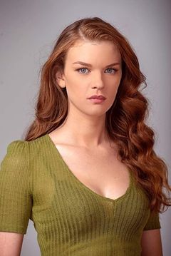 Emily Towles interpreta Hot Miami Model (uncredited)