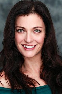 Jodi Larratt interpreta Carla