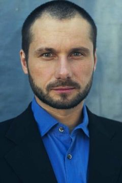 Roman Varshavsky interpreta Russian Guard